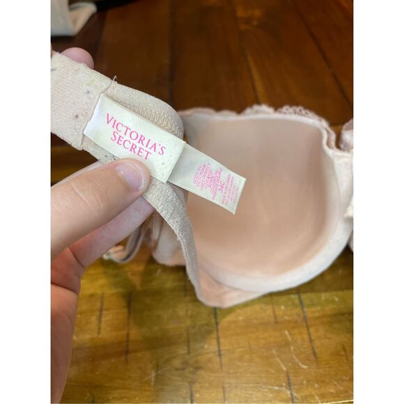 Victoria’s Secret Body By Victoria Lined Perfect Coverage Lace Bra Size 34C - Picture 8 of 9